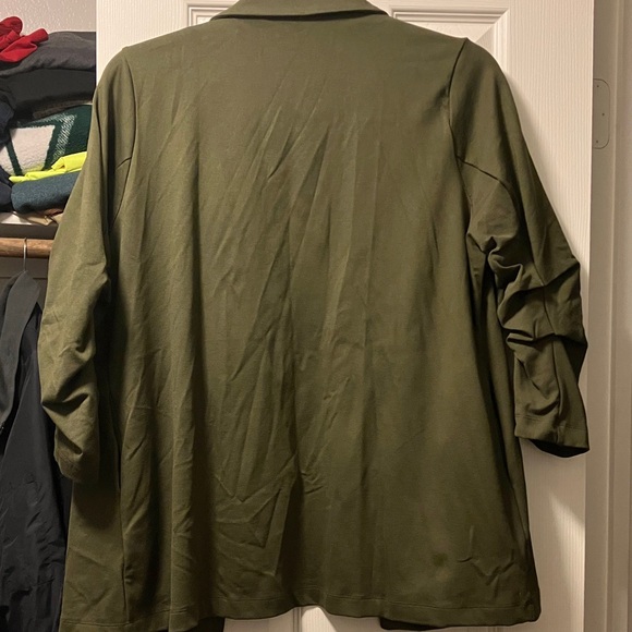 Dear Scarlett Women's Green Blazer - Picture 6 of 9